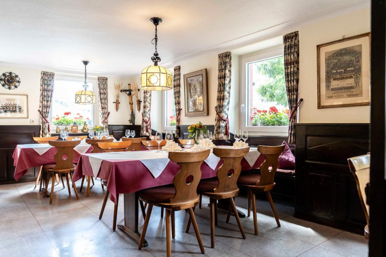 Hotel & Gasthaus Loewen วัลด์เคียร์ช ภายนอก รูปภาพ