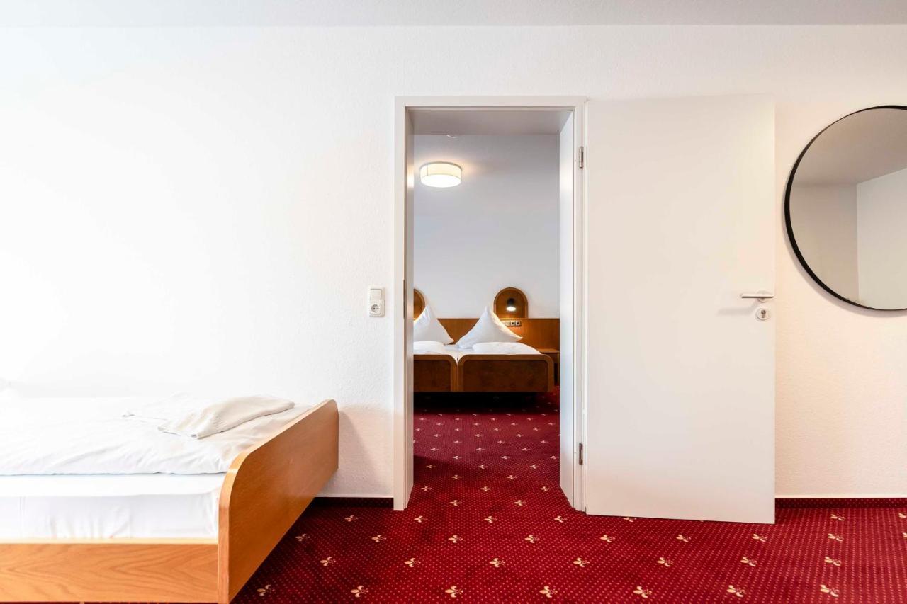 Hotel & Gasthaus Loewen วัลด์เคียร์ช ภายนอก รูปภาพ