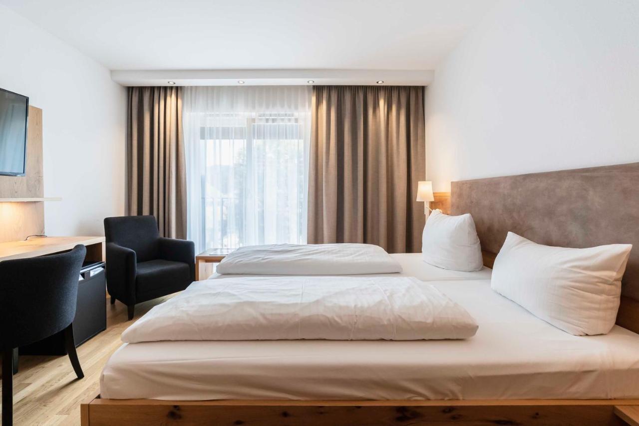 Hotel & Gasthaus Loewen วัลด์เคียร์ช ภายนอก รูปภาพ