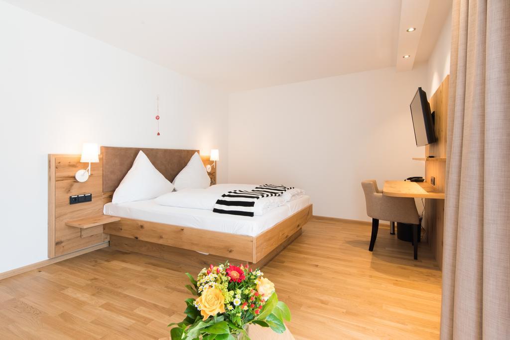 Hotel & Gasthaus Loewen วัลด์เคียร์ช ภายนอก รูปภาพ