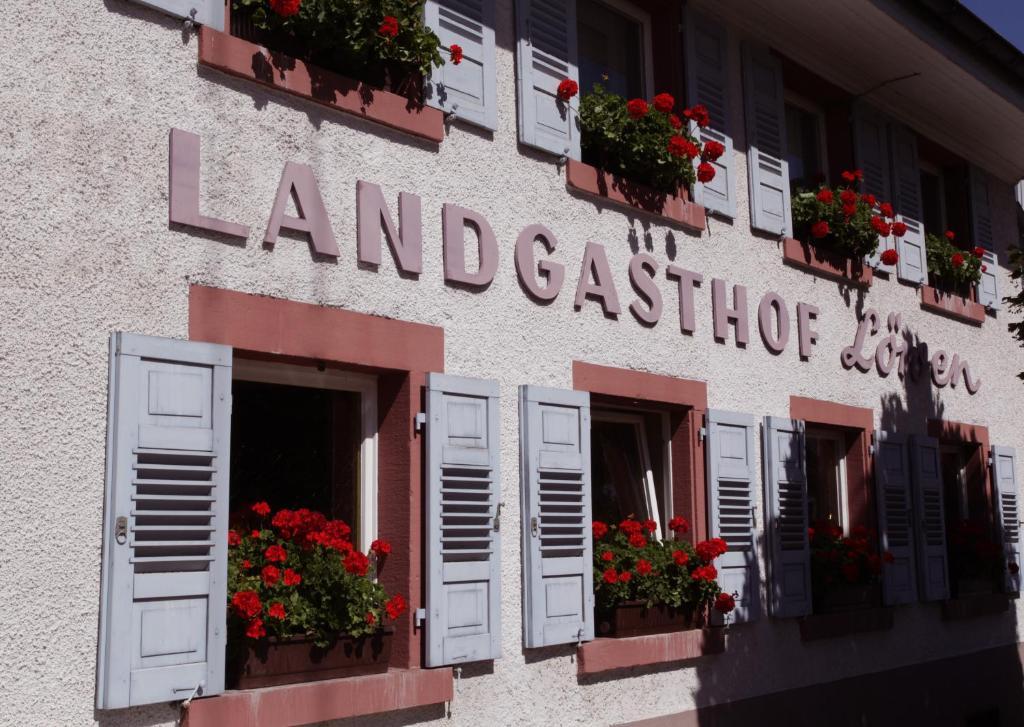 Hotel & Gasthaus Loewen วัลด์เคียร์ช ภายนอก รูปภาพ