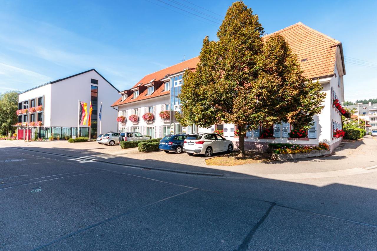 Hotel & Gasthaus Loewen วัลด์เคียร์ช ภายนอก รูปภาพ